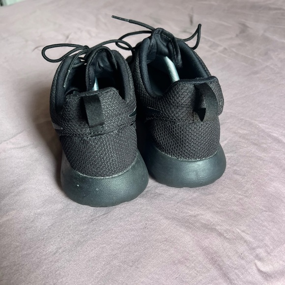 Nike Roshe Run size 11 - Picture 4 of 5